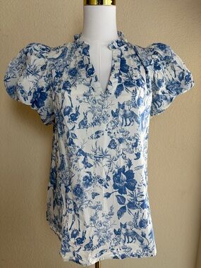 entro Blue & White Toile Puff Sleeve Blouse